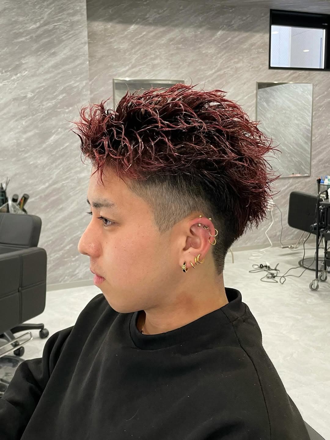 ブリーチ毛にケアピンパーマ+赤系でおしゃれに💄 1
